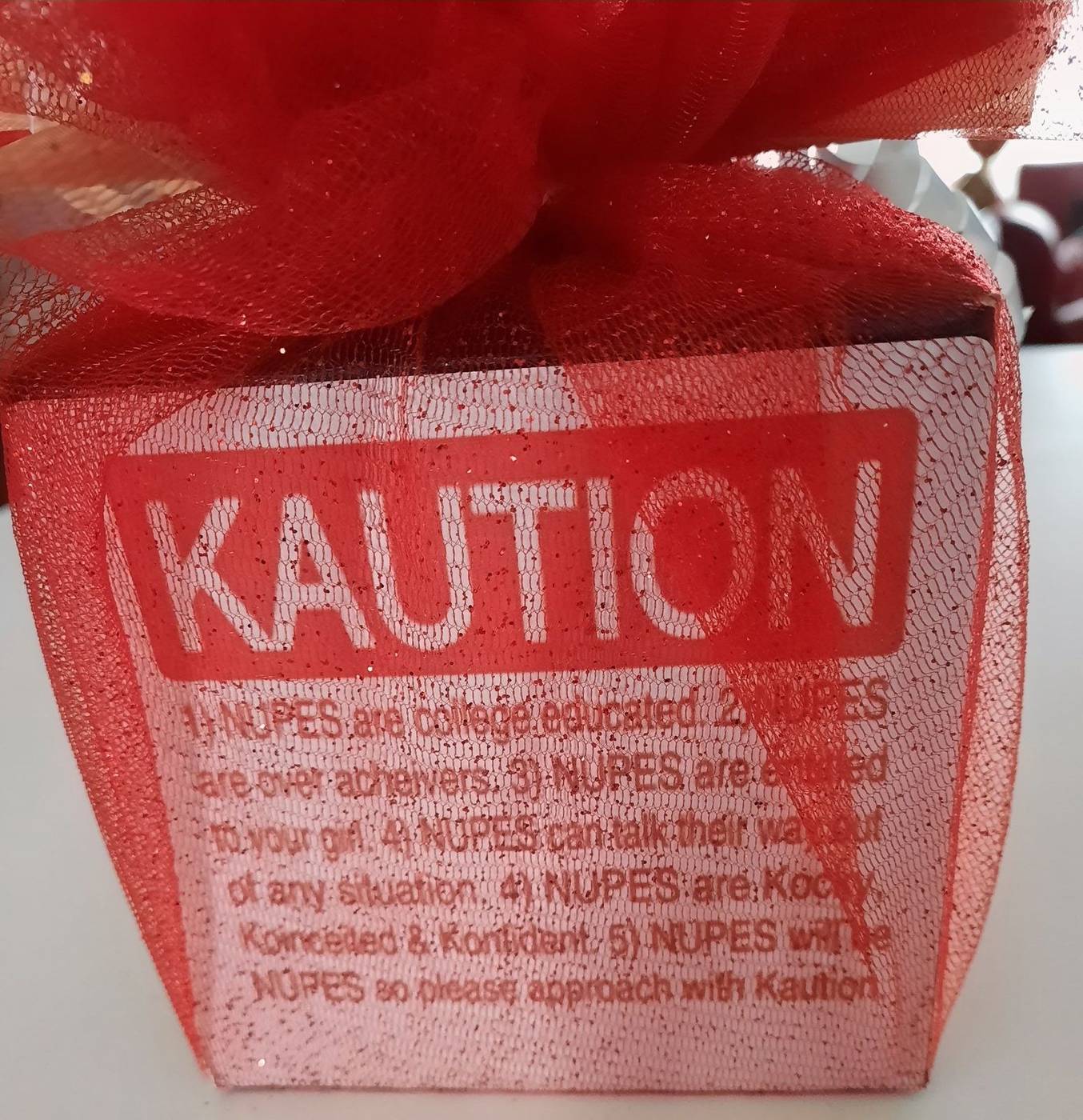 Red Kaution Nupes party favor box with ribbons